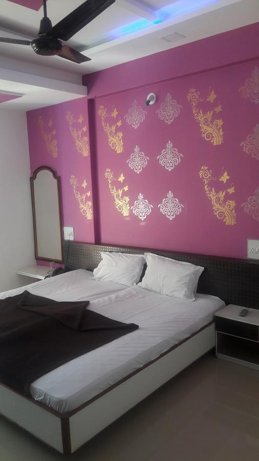 Hotel Sahara Palace Bhuj Eksteriør bilde