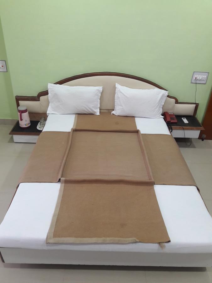 Hotel Sahara Palace Bhuj Eksteriør bilde