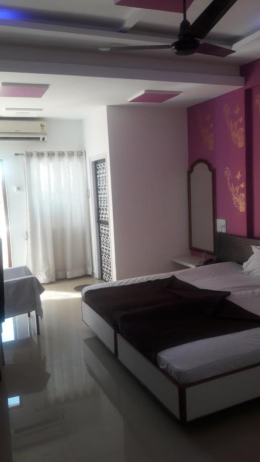 Hotel Sahara Palace Bhuj Eksteriør bilde